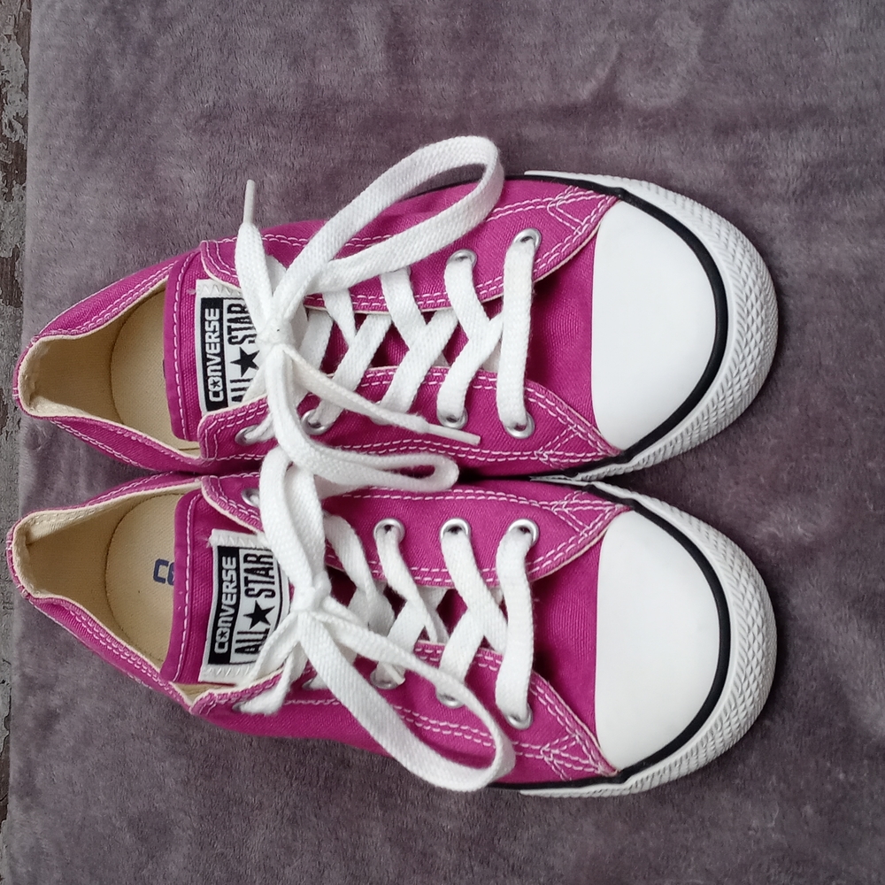 Women's size 9 Converse All Star shoes Raspberry Pink worn once.